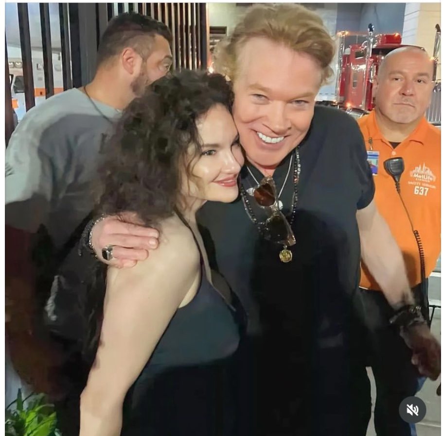 Jcat217's tweet photo. @axlrose Happy Birthday, Axl! I had the great pleasure of meeting you in 2023. Best day ever! 🎂🎈🎁❤️ https://t.co/AhjuyOpkBm