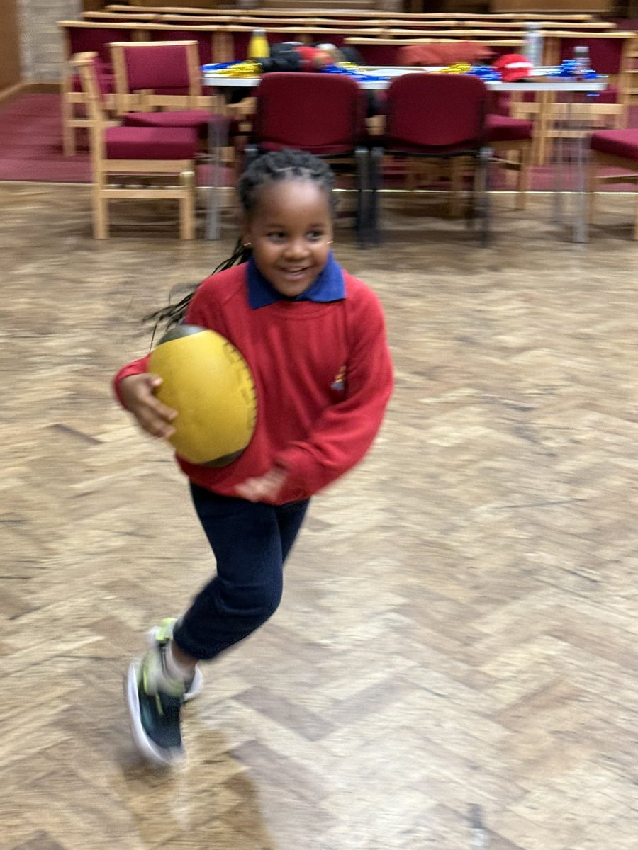 5thHullBB's tweet photo. Great fun learning about the #NFL and @SuperBowl tonight @theboysbrigade @TheBBEngland we tried out #cheerleading too! https://t.co/nPioUJ3W0l