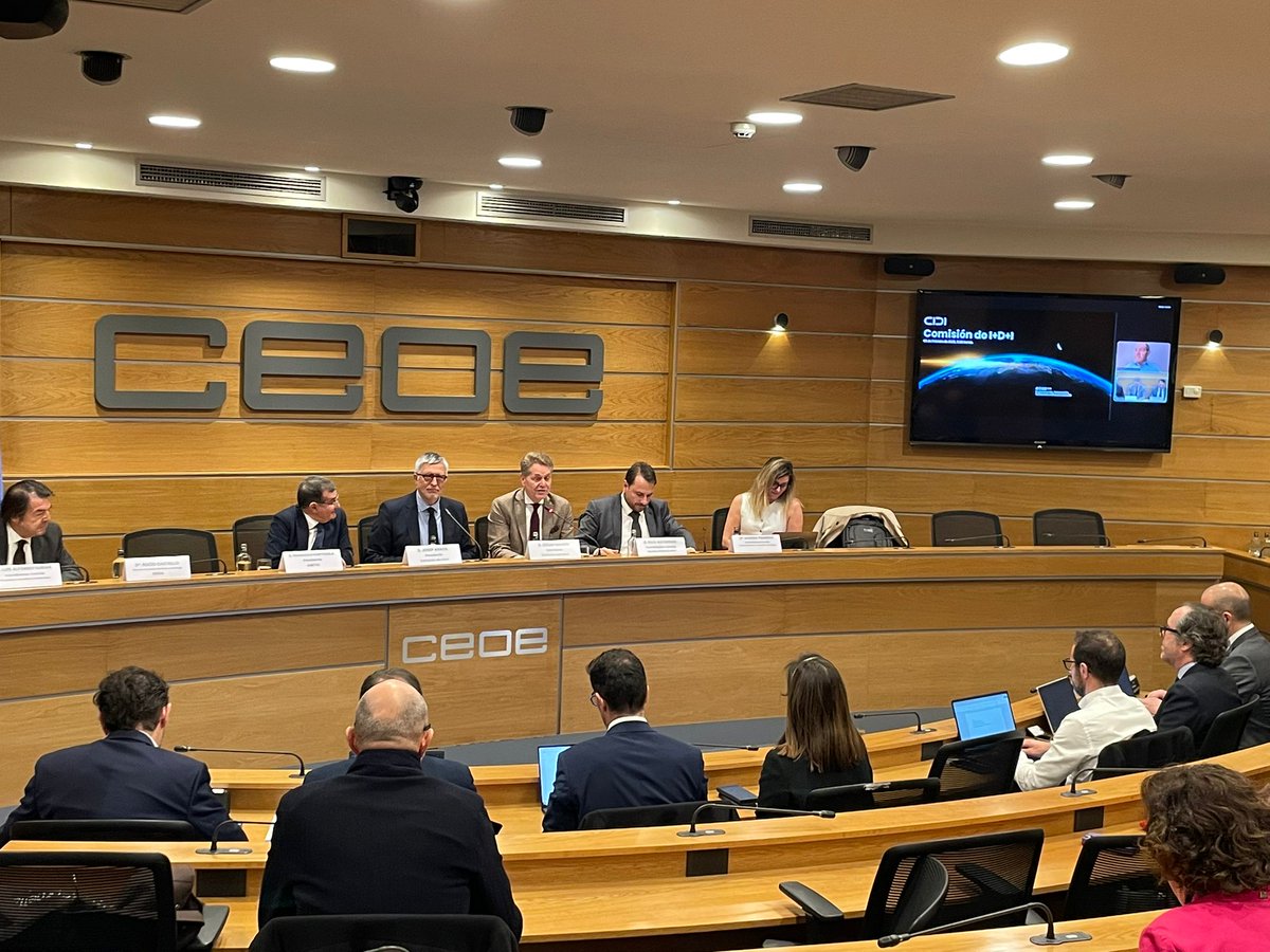 Hoy, hemos celebrado la reunión de la Comisión de I+D+I de <a href="/CEOE_ES/">CEOE</a>, en la que hemos dado la bienvenida a Josep Aracil como nuevo presidente de la Comisión.

Además, contamos con la intervención de Rocío Castrillo, Directora de Emprendimiento y Estrategia de <a href="/enisa/">enisa</a>