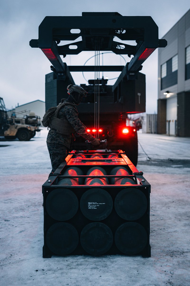 1st_Marine_Div's tweet photo. Chill of Steel
#Marines with 1st Bn., 11th Marines, 1st MARDIV, test their ability to rapidly deploy HIMARS and provide long-range fire during rapid infiltration training at Joint Base Elmendorf-Richardson, Alaska
📸: @USMC photos by Cpl. Juan Torres
#USMCNews #HIMARS #HIRAIN https://t.co/f3PzZjvTTE