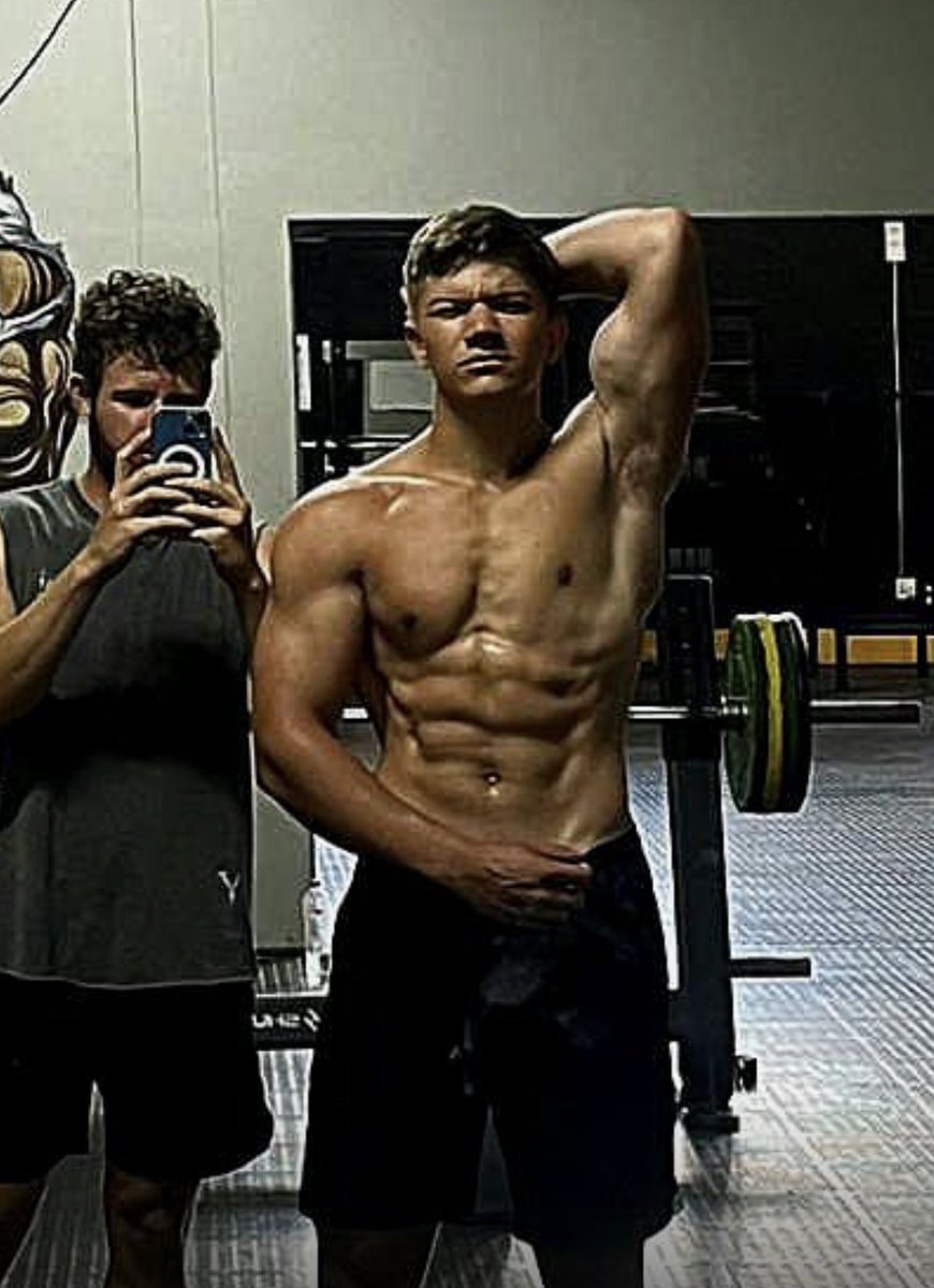 SweatMuscle's tweet image. Flexin for ya