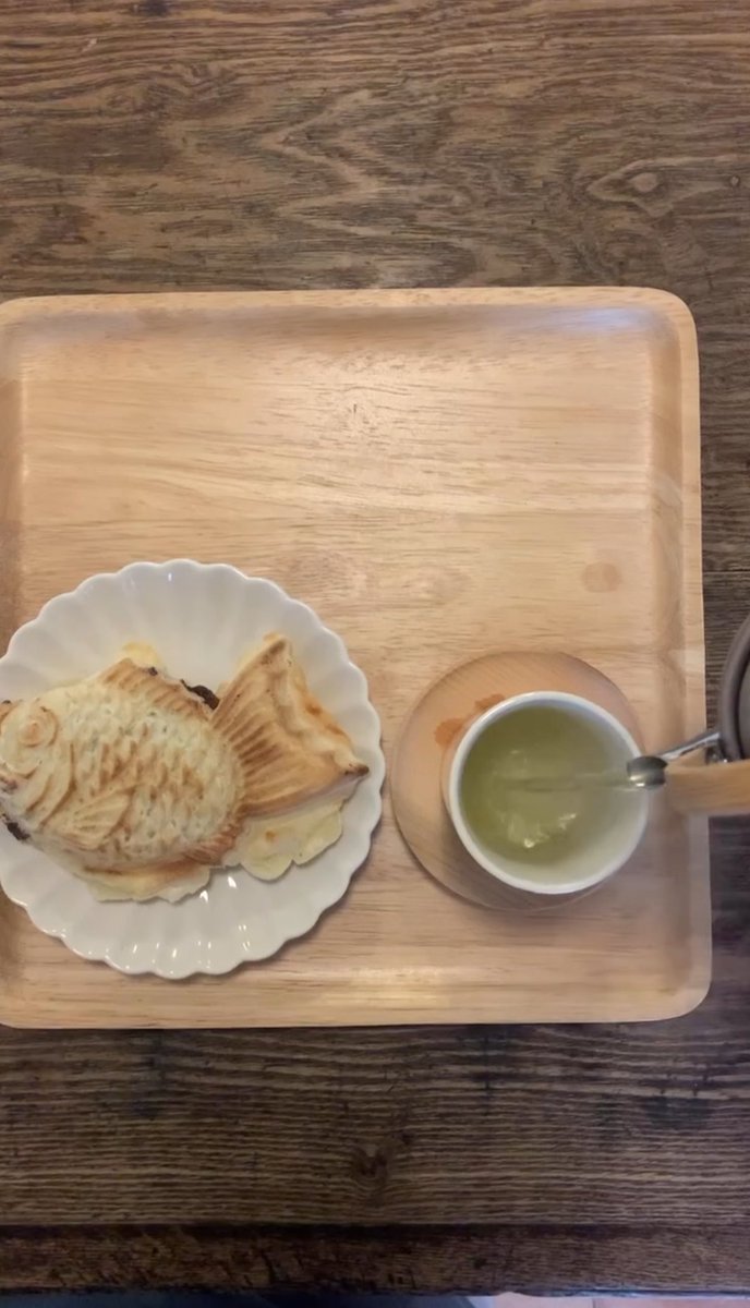 まいにち まいにち
ぼくらはてっぱんの
うえでやかれて 　
いやになっちゃうよ

今日も世間の荒波を泳いでいきましょう

泳ぎ疲れたら ──
大切な人の病気平癒を祈りながらお茶にしましょうかね

#今日も折る
#今日も祈る