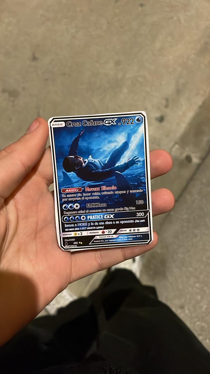 Jannisitooo1's tweet photo. s/o pa los nenes que se han puesto a vender cartas en el concierto del lucho 🫶🏻 https://t.co/B6KTjTlerY
