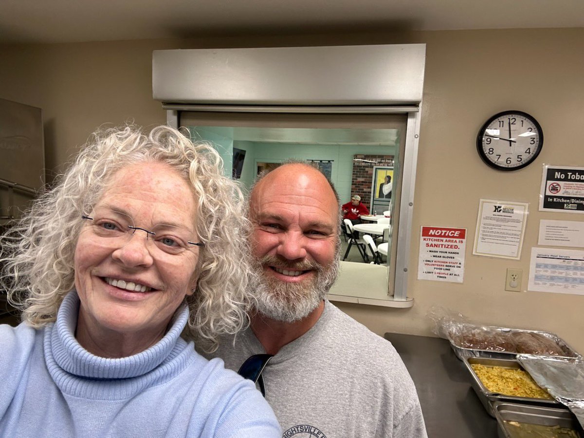 4SeasonsRotary's tweet image. Thank you Past Presidents Melissa & Chris for serving lunch at the Hendersonville Rescue Mission on our behalf! It’s one of our favorite service projects & one of the longest-running ones too!
#Peopleofaction #RotaryGeek 💙💛 #adventureinservice #lovehendo