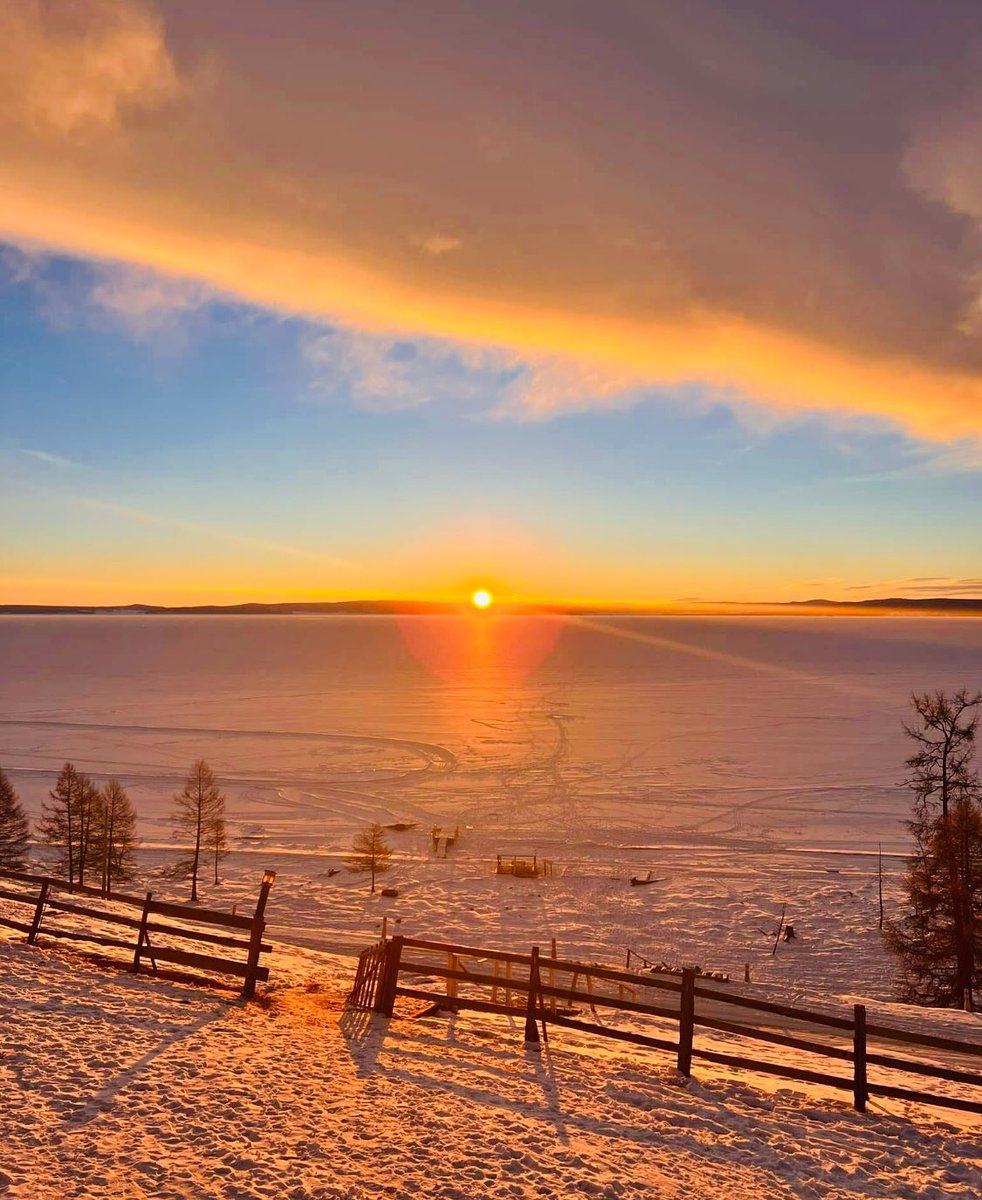 Гэгээн сайхан өглөөний мэндийг
Та бүхэндээ хүргэе 🌅

Мандаж байгаа НАР,инээж байгаа ХҮН хоёр үргэлж ДУЛААН байдаг.🫶😂🌞