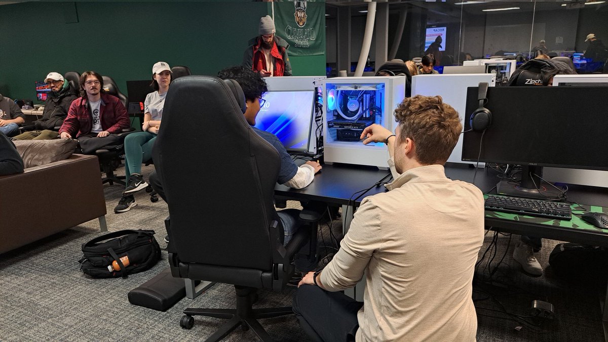 A huge thank you to Drew Schwartz who came in from the Cleveland Clinic today to teach us about injury prevention, ergonomics, and stretching in esports! 

In the words of our Valorant captain, "This was the best meeting of all time!"

#GoVikes #esportswellness #clevelandclinic