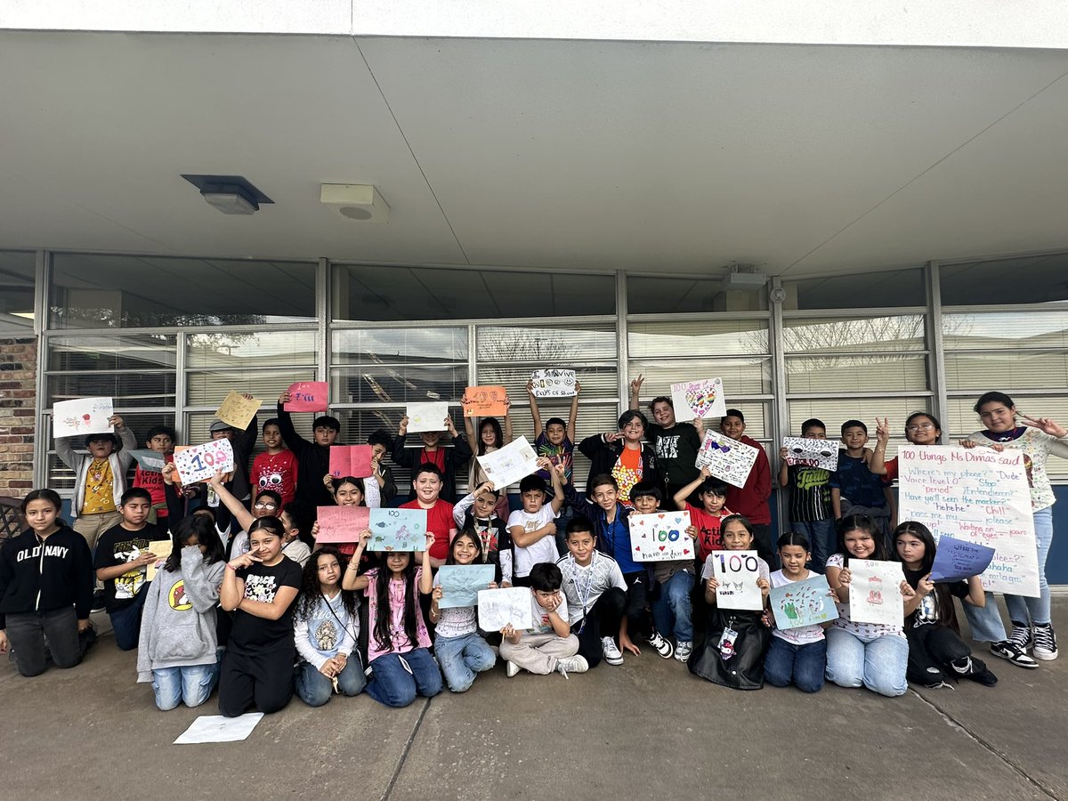 _MsDimass's tweet image. 100 days of learning! 100 days of greatness! 100 days of my first year ! 100 of being their teacher! Happy 100th day of school! 🥳🤩 @GoodmanES_AISD