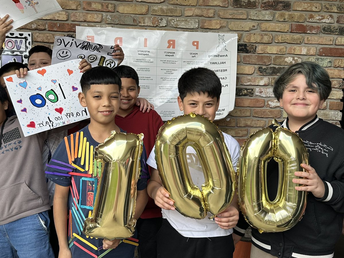 _MsDimass's tweet image. 100 days of learning! 100 days of greatness! 100 days of my first year ! 100 of being their teacher! Happy 100th day of school! 🥳🤩 @GoodmanES_AISD