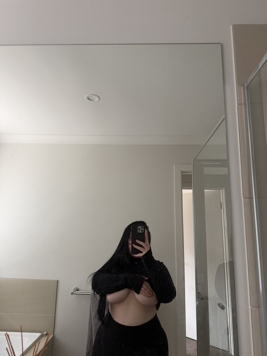 rhirhiprivv's tweet photo. 30 retweets and you’ll get the naughty verison 🫣 https://t.co/40fveF6dLK