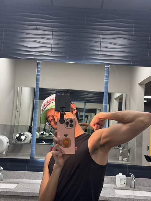 Watch OnlyVani 🪩's leaked NSFW photo on TwXstars