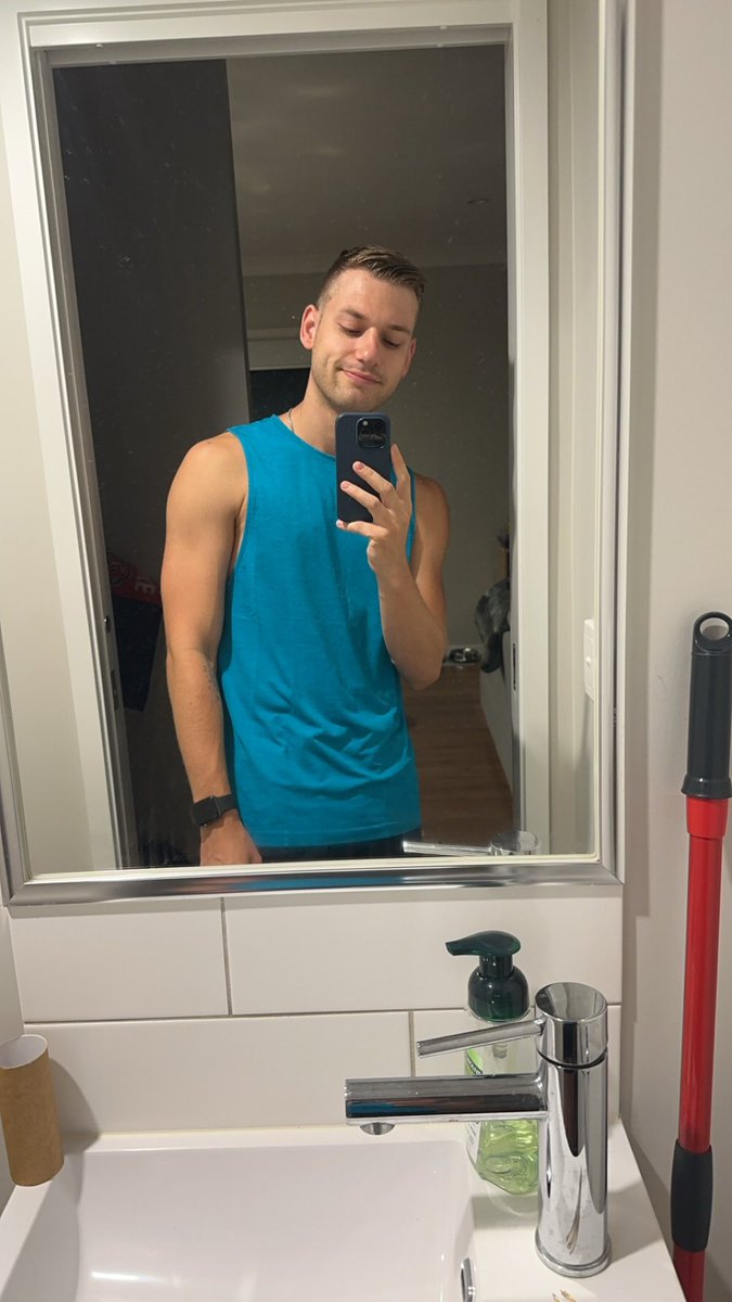 3 weeks until I head to Mardi Gras ✌🏻👌🏻