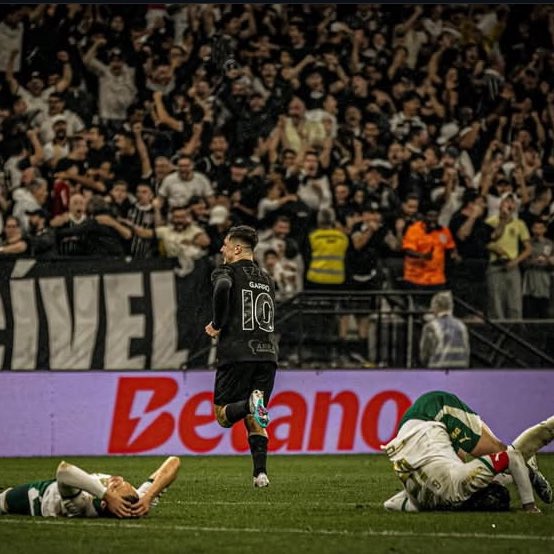 rdxsccp's tweet photo. as duas fotos mais fodas do mundo. https://t.co/tySPJKVjTz