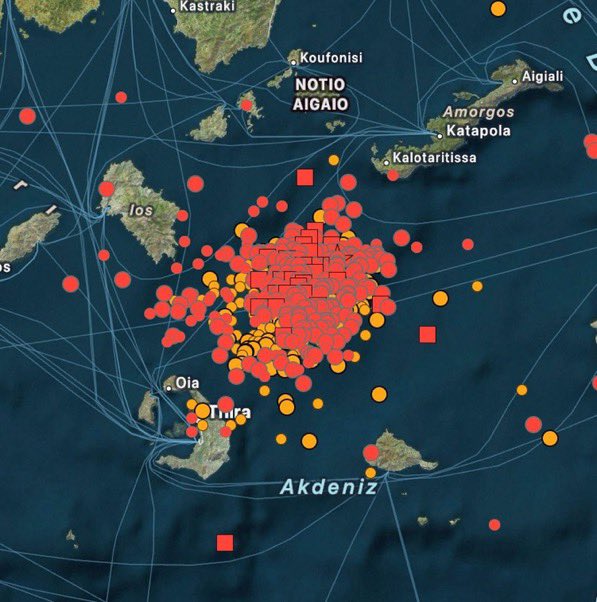 MoazMoaz777's tweet image. EMERGENCY ALERT: A state of emergency has been declared in #Santorini following a 5.2 magnitude quake and over 7,700 tremors in the past week. Over 12,000 have fled the island!

🚨 #BreakingNews | #SantoriniQuake | #EvacuationAlert

Be the first to know - Follow Now and Subscribe…