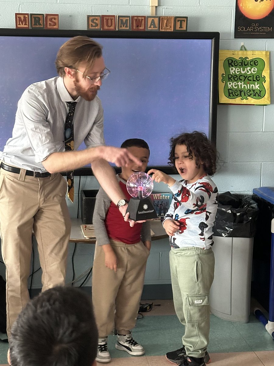 We loved our in class “Space Adventure to the Moon” field trip! Thank you to <a href="/HSumwaltSTEAM/">Heather Sumwalt</a> and <a href="/TheVanderbilt/">Suffolk County Vanderbilt Museum and Planetarium</a> for this fun lesson and experience!!🌌🌜<a href="/HamptonBaysES/">Hampton Bays ES</a> #WeAreHB #HBStrong