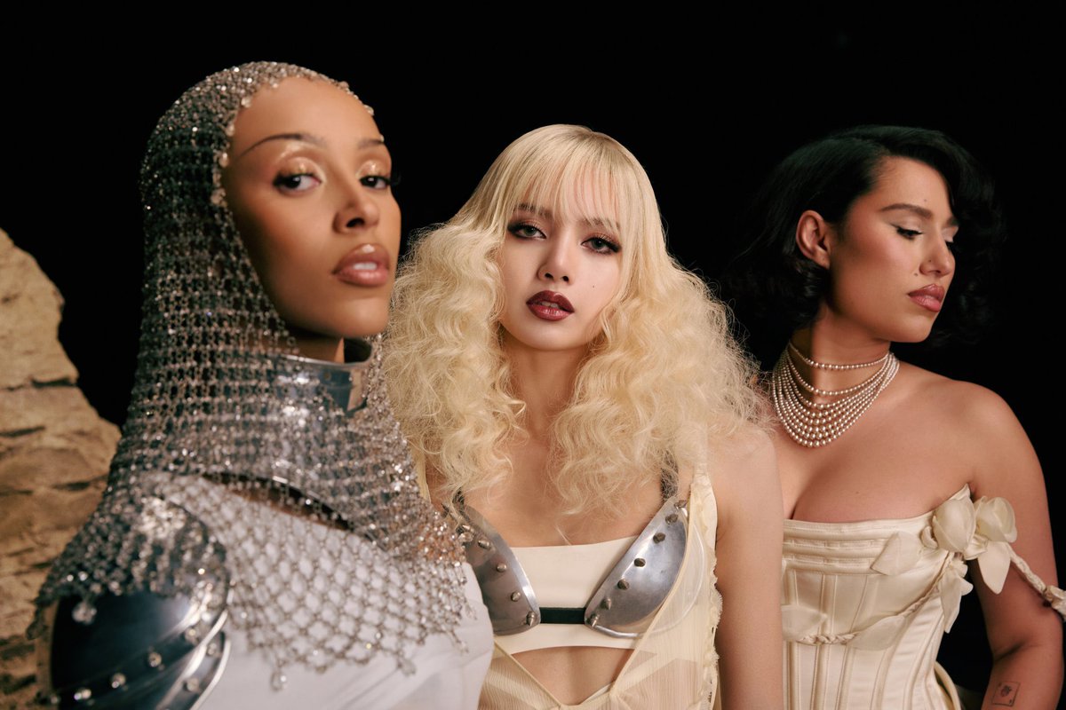 moviesmusic_th_'s tweet photo. Bardia Zenali ผู้กำกับเอ็มวี BORN AGAIN ft. Doja Cat และ RAYE ของ LISA เคยกำกับเอ็มวีเพลง Please Please Please ของ Sabrina Carpenter และเอ็มวีเพลง Sports Car ของ Tate McRae มาก่อน https://t.co/RFwtNbbCf1