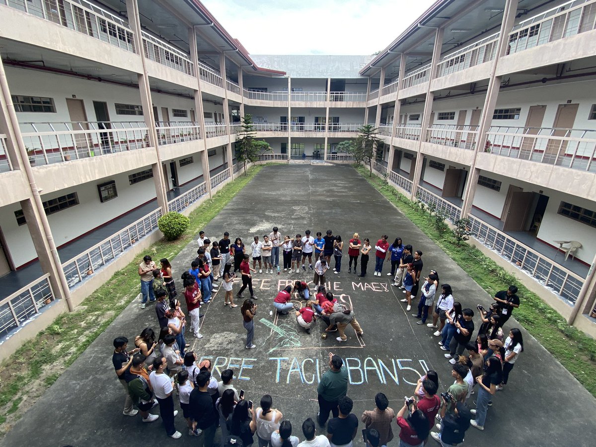 LOOK: UP Solidaridad, together with KASAMA SA UP and the delegates of the 58th Convention of the General Assembly of Student Councils, stages a Chalk Protest at the UPDEPPO Quadrangle in Clark, Pampanga. 

#FreeFrenchieMae
#FreeTacloban5
#GASC58