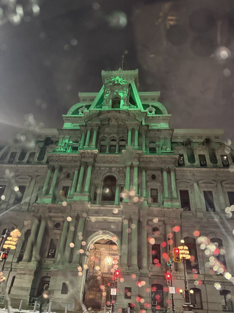 Philly is so pretty all lit up even during the winter.