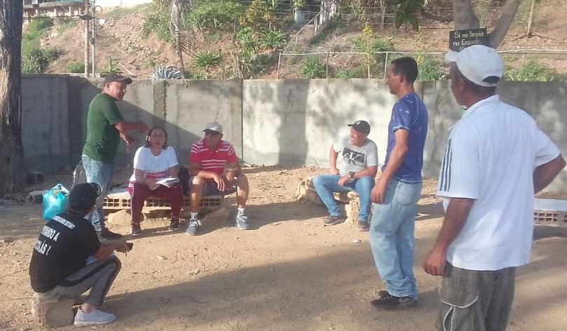 Sucre_MRT's tweet photo. Fortaleciendo la Orgánica del Partido.

El en Mpio. @BermudezMRT Edo. @Sucre_MRT se realiza compartir de saberes y experiencia en círculo de estudio; tema principal: la célula como base fundamental de nuestra Organización.

Nuestra militancia en formación

#TupamaroJuróConNicolás https://t.co/VY577RXP3p