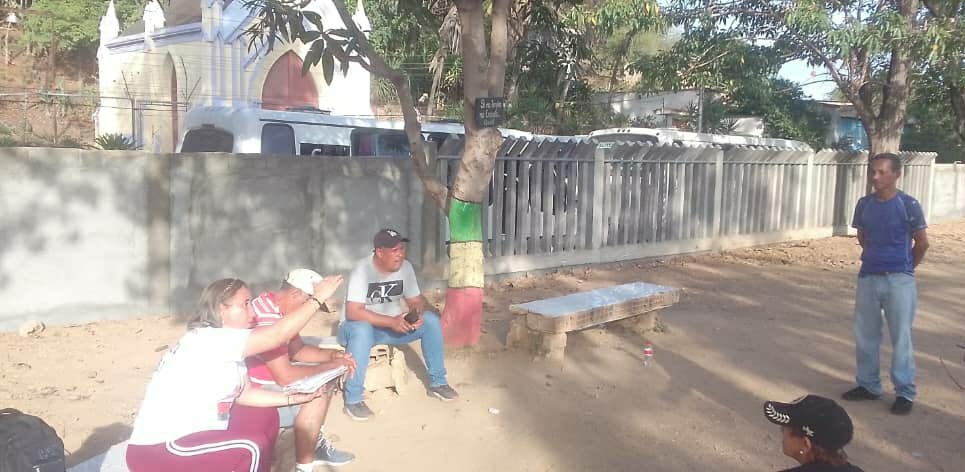 Fortaleciendo la Orgánica del Partido.

El en Mpio. <a href="/BermudezMRT/">BermudezMRT</a> Edo. <a href="/Sucre_MRT/">Sucre_MRT</a> se realiza compartir de saberes y experiencia en círculo de estudio; tema principal: la célula como base fundamental de nuestra Organización.

Nuestra militancia en formación

#TupamaroJuróConNicolás