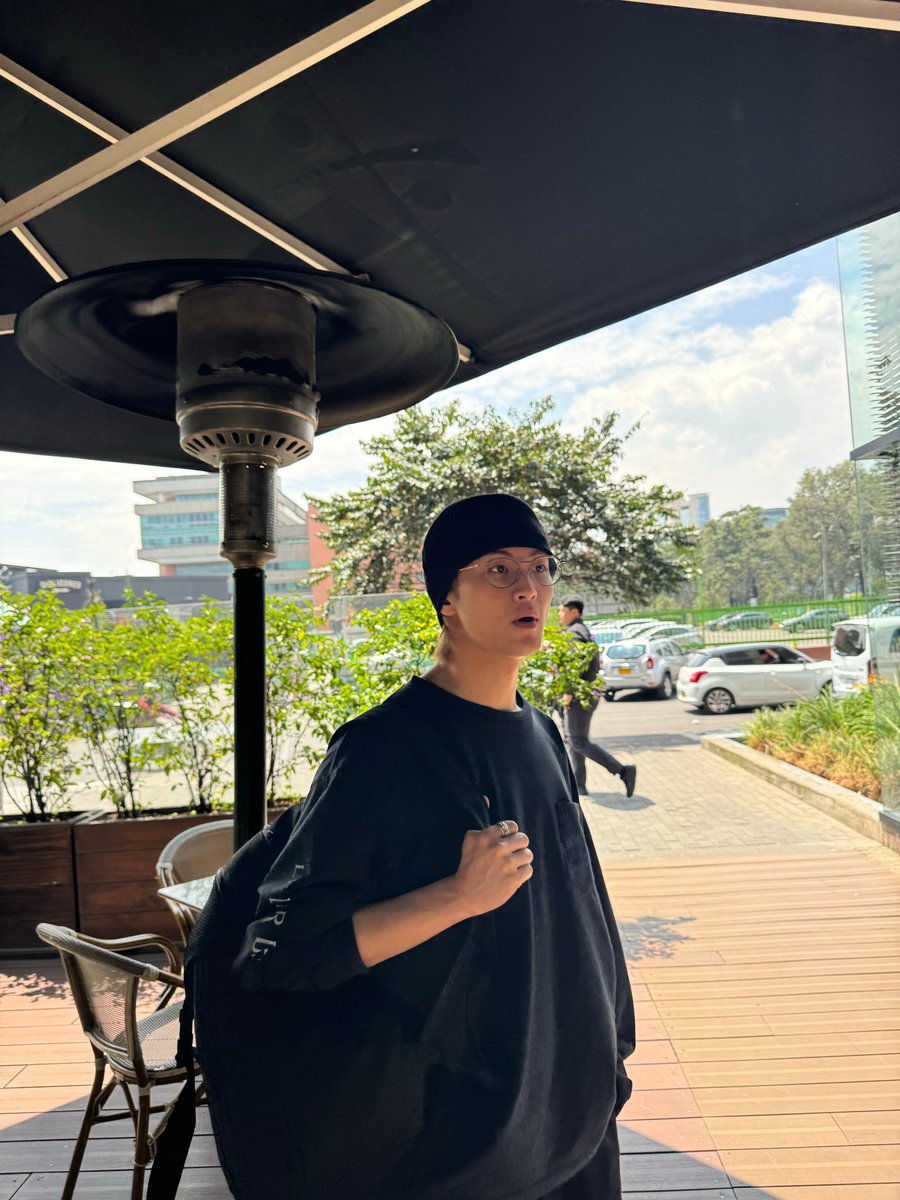 markiiev's tweet photo. 산책을 하면서 야외의 아름다움을 즐기고, 신선한 공기를 마시고, 평화로운 분위기가 나를 따뜻하게 감싸줍니다. 잠시 멈추고, 숨을 쉬고, 긴장을 풀 수 있는 이 시간에 감사하십시오. 여러분도 이와 같은 아름다움의 순간을 즐길 수 있는 공간을 마련해 주셨으면 좋겠습니다. https://t.co/6trgafs8US