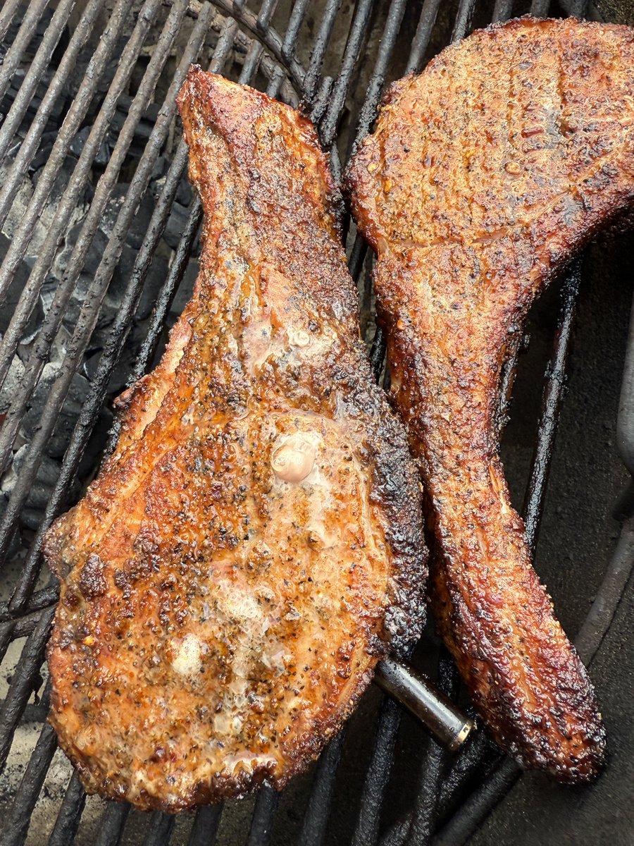 LivefireB's tweet image. #porkchops #bbq #grill #foodie #fyp