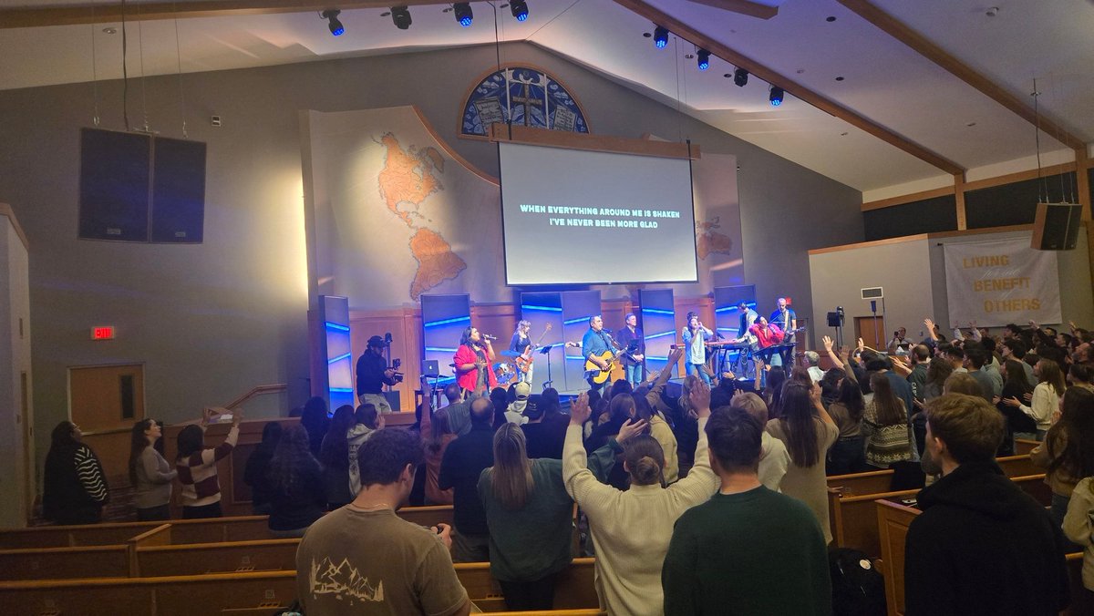 ChrisLamon7's tweet image. Youth, young men and women at the alter praising God! Summit International School of Ministry, Grantville, PA. #OnlyGod #MyDaughterIsInThere #ProudDad
