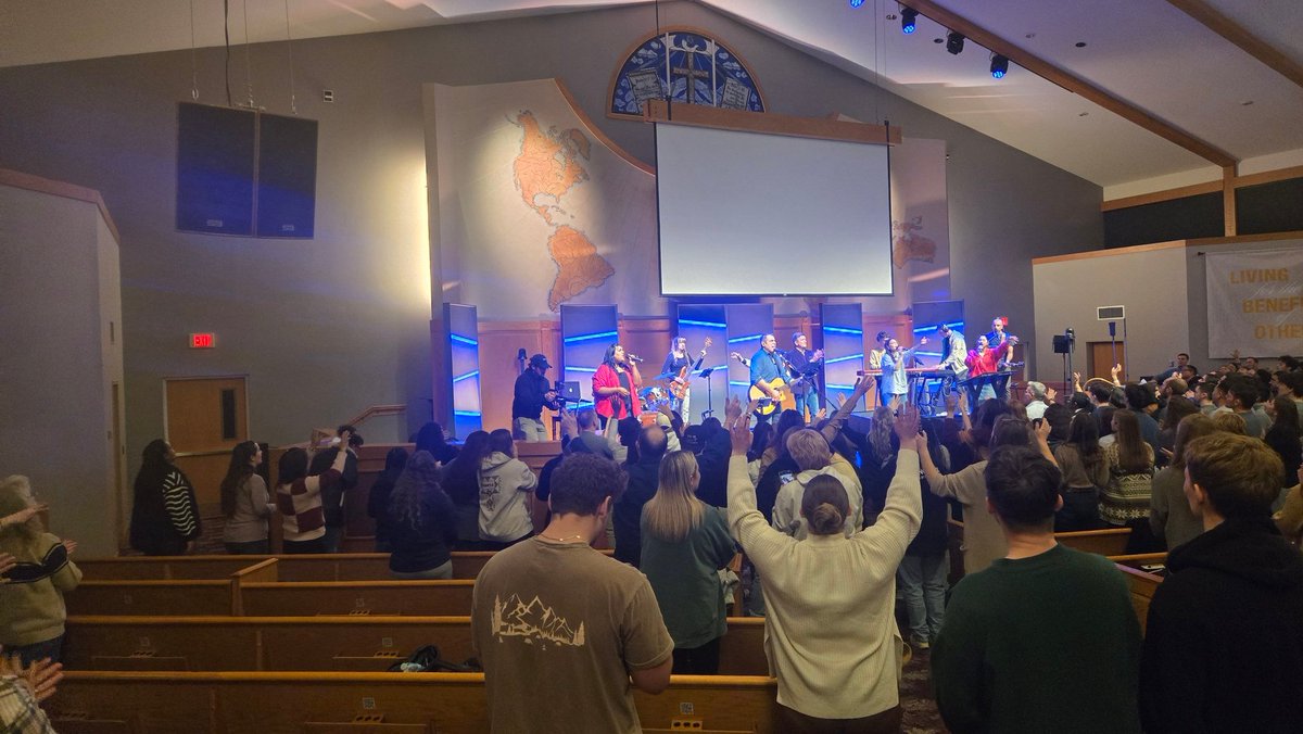 ChrisLamon7's tweet image. Youth, young men and women at the alter praising God! Summit International School of Ministry, Grantville, PA. #OnlyGod #MyDaughterIsInThere #ProudDad