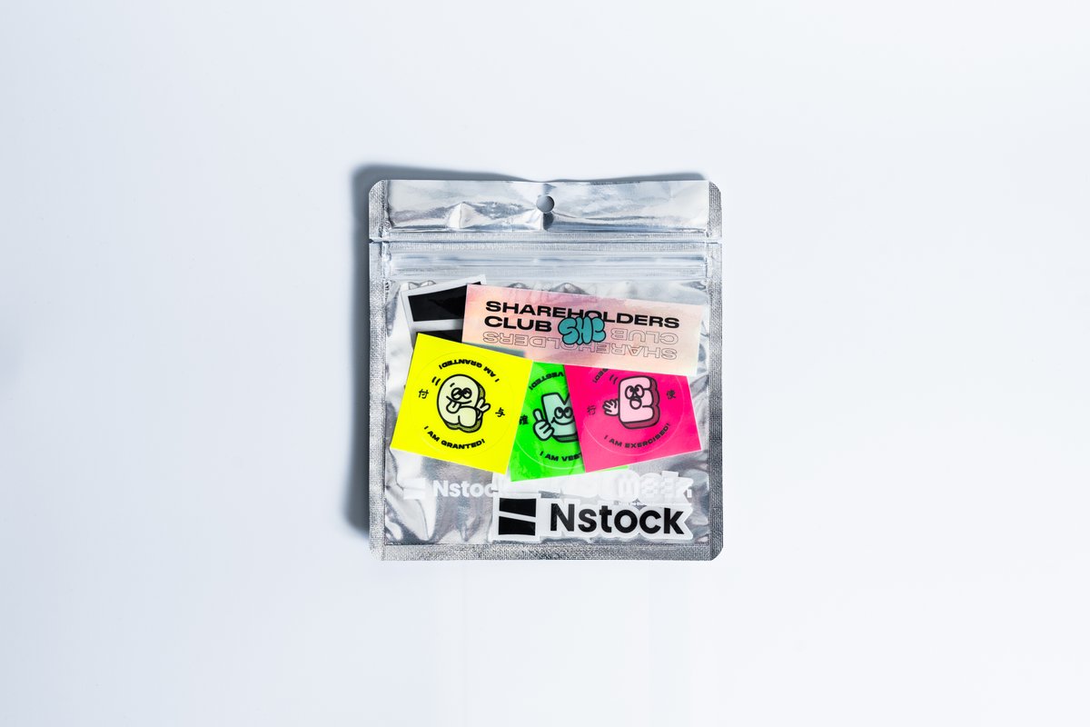 Nstockのノベルティは、 記録とPR用を兼ねて定期的に内製で物撮りし