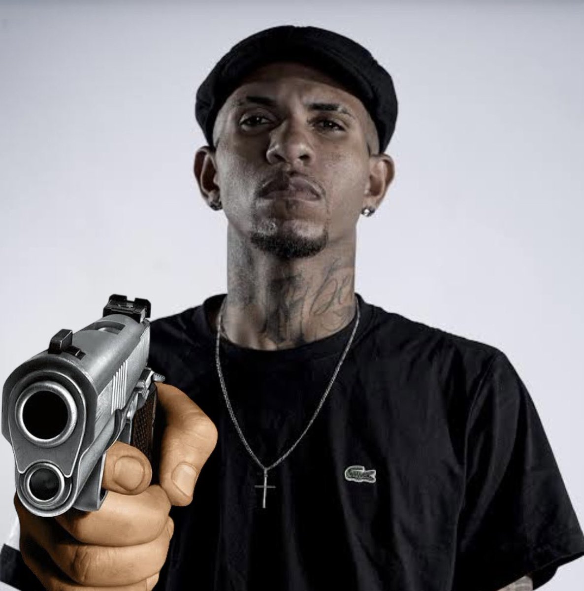 olhou pra cara da amiga deu risada sem graça não quero cala a boca AGORA