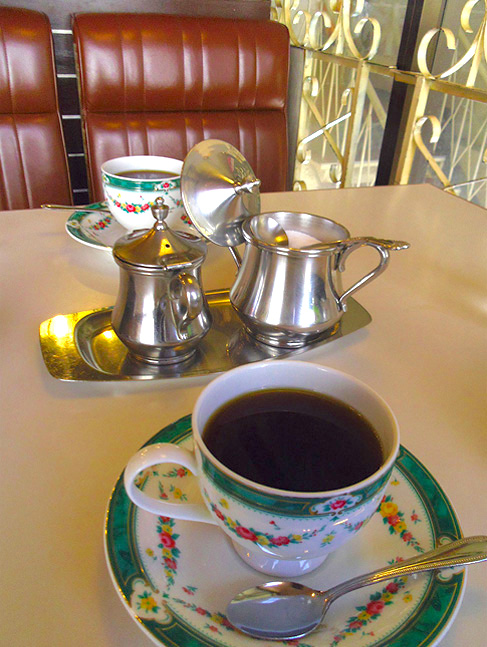 理想的な内装の昭和喫茶。この先、この内装レベルを上回る喫茶店やカフェは登場しない気がする