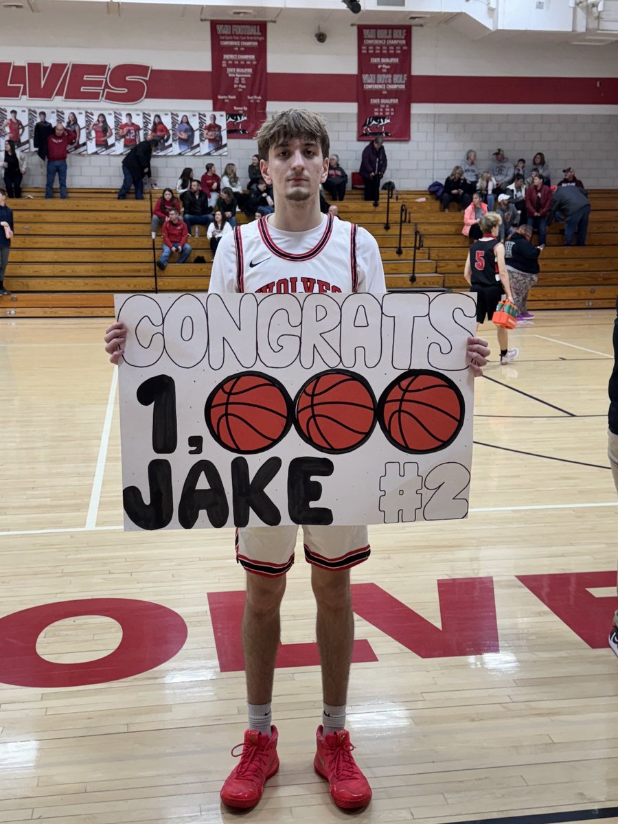 Congrats ⁦<a href="/EdwardsJake2/">jake</a>⁩ on eclipsing 1,000 career points tonight!