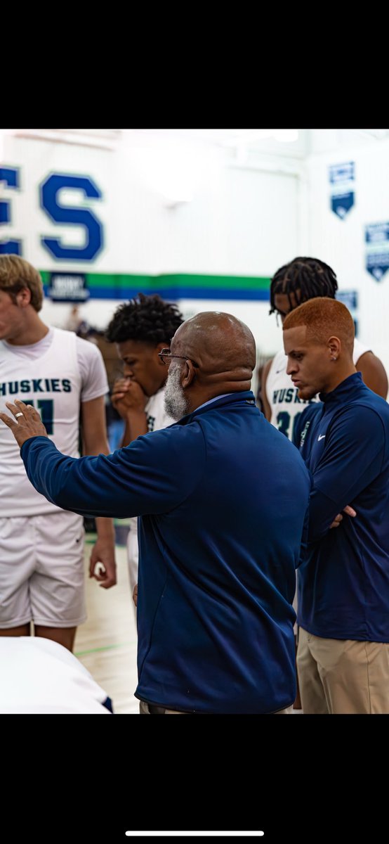 HUGE win on Senior Night as we celebrated the contributions and careers of a special group. Thank you Kobe Davis, Jack Loyd, Everett Jones, Caleb West, Doug Hyslop, Kendall Jones and John Ma. We went 1-0 today! <a href="/FlintHillHoops/">Huskies</a>