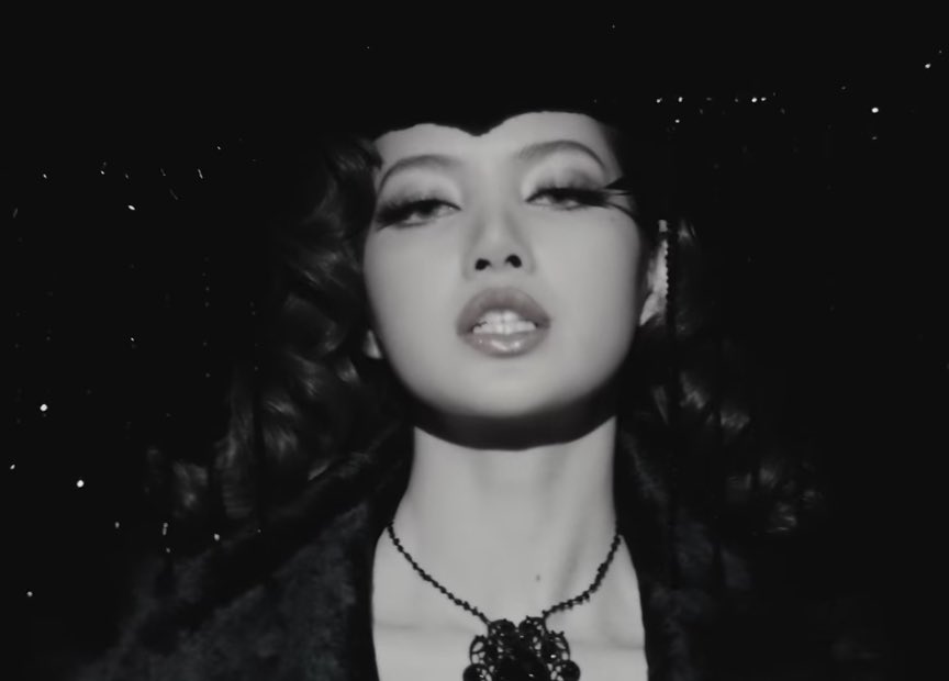 Kuk Harrell เป็นนักแต่งเพลง โปรดิวเซอร์ ผู้เรียบเรียงและวิศวกรชาวอเมริกัน

กล่าวว่า "ขอบคุณ #LISA ที่สร้างอิทธิพลให้กับวงการดนตรีด้วยพรสวรรค์ของคุณและขอบคุณที่ไว้วางใจให้ผมสร้างและหล่อหลอมส่วนที่สำคัญที่สุดของผลงานของคุณ นั่นก็คือการแสดงของคุณ"

#DOJAxLISAxRAYE #LISAxBornAgain