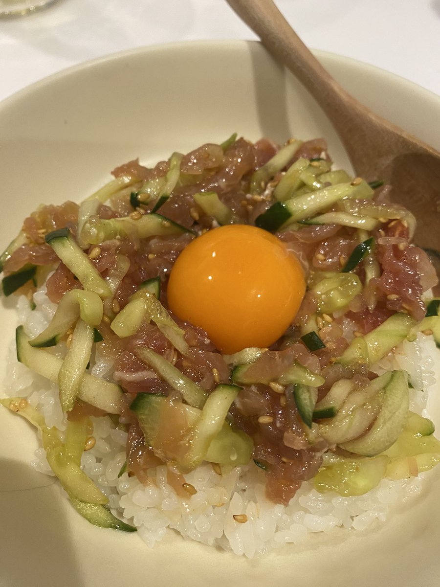 TSIZxx's tweet photo. 生ハムユッケ丼💓
簡単だったしめちゃめちゃ美味しくてびっくりした🫢
寒いけど頑張って今日も配信！ https://t.co/3KMmenAWHF