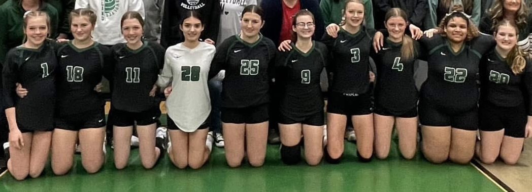 MIDLAND_VB's tweet photo. 8th grade night for these ladies! 🏐 #twolves7pride https://t.co/VGwhnwispV