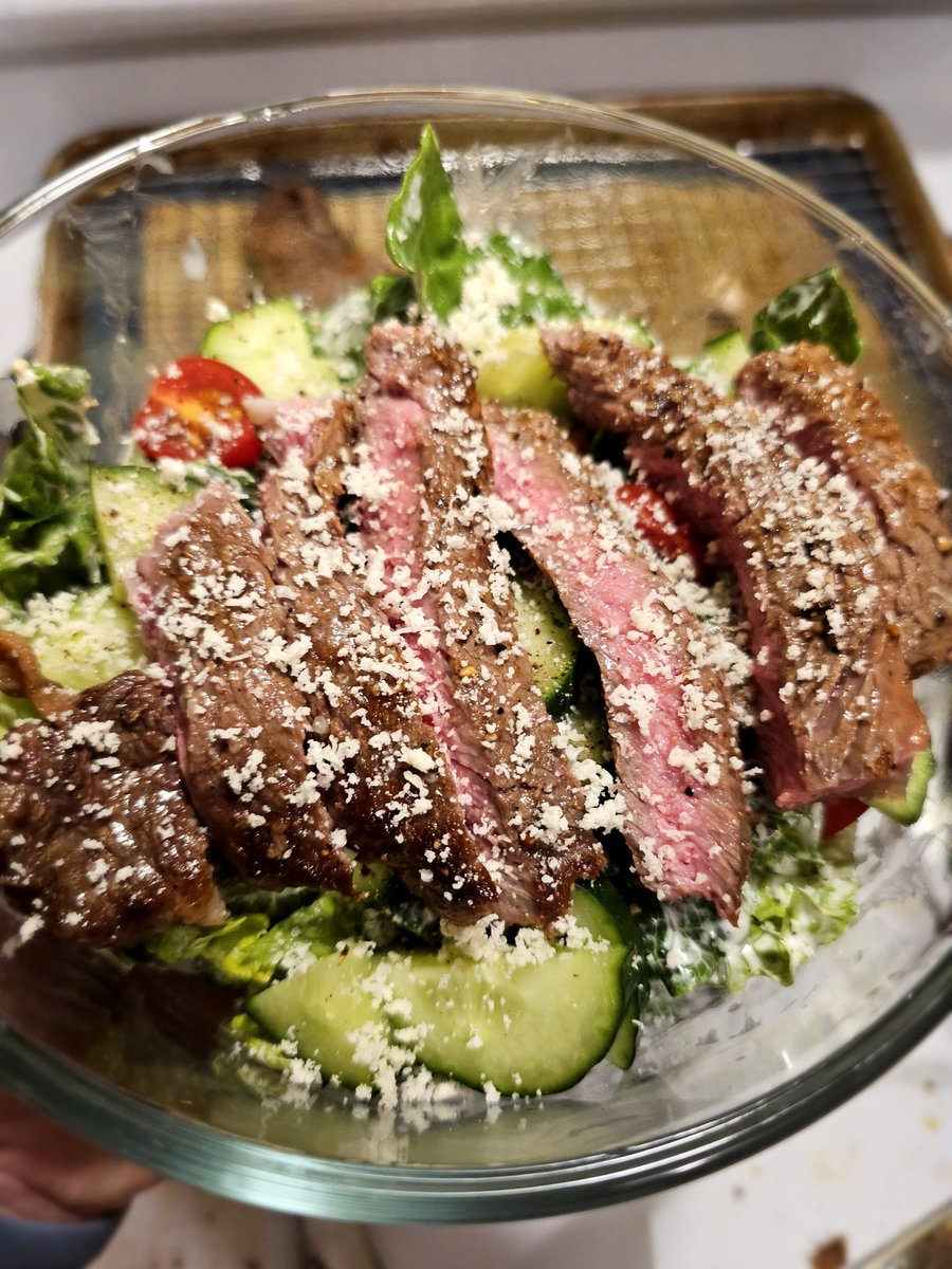 Buckaroo_Orion's tweet photo. Felt like a big ceasar salad with a big steak on top. #chef #food #steak #salad #meat #cookordie https://t.co/hdCJTK5gOw