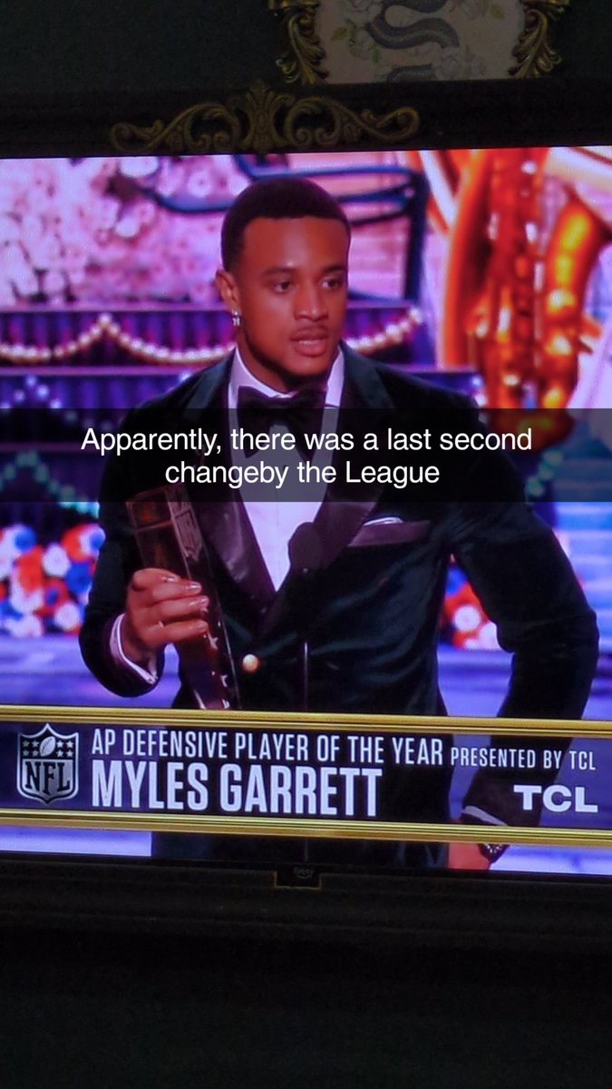 hd100yrs's tweet photo. Anyone else notice this 🤔
#NFL #NFLHonors  #DPOY https://t.co/i4VjlIhfVd