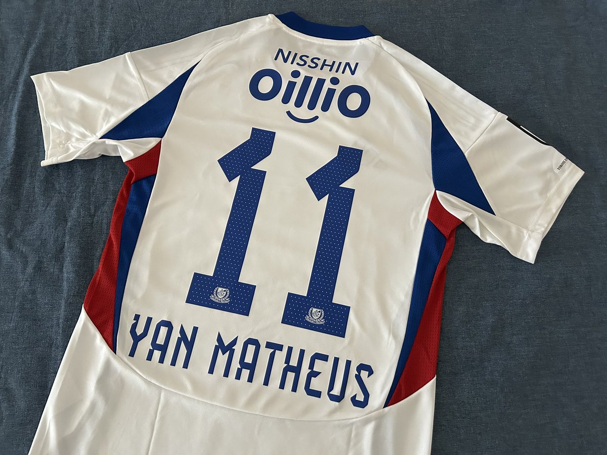 SONO_GTGF's tweet photo. #fmarinos
#井上健太
#YANMATHEUS
#adidas @adidasJP
#NISSAN @NissanJP
#DRAFT @draft_co_
#揚げてこうぜ @nisshin_oillio
#纏えトリコロール2025
#今年も一番高い服 https://t.co/MlZEu1xfKu