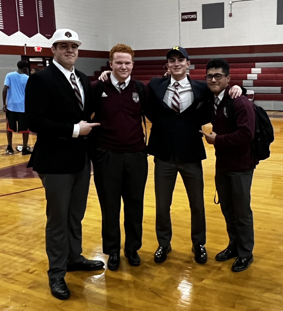 thompspaul0's tweet photo. Signed, sealed, delivered.
@UCWV_Football @coachtesch @CoachKG93 @Coach_NWatts https://t.co/TVpc2cBegh