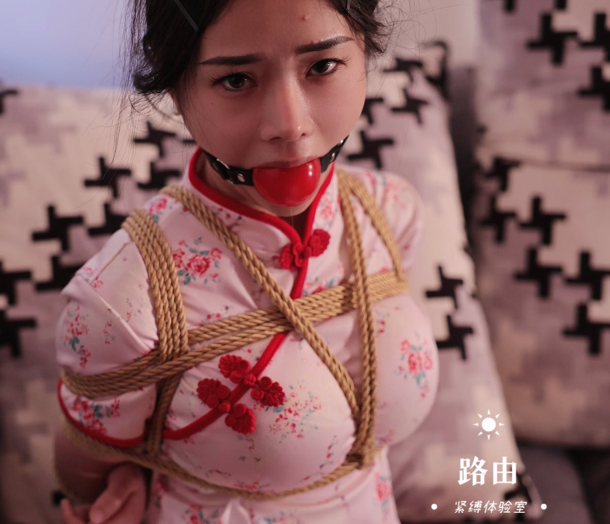 ❤️❤️❤️

大口塞是唯美 也是惩罚

#绳艺捆绑 #口塞球