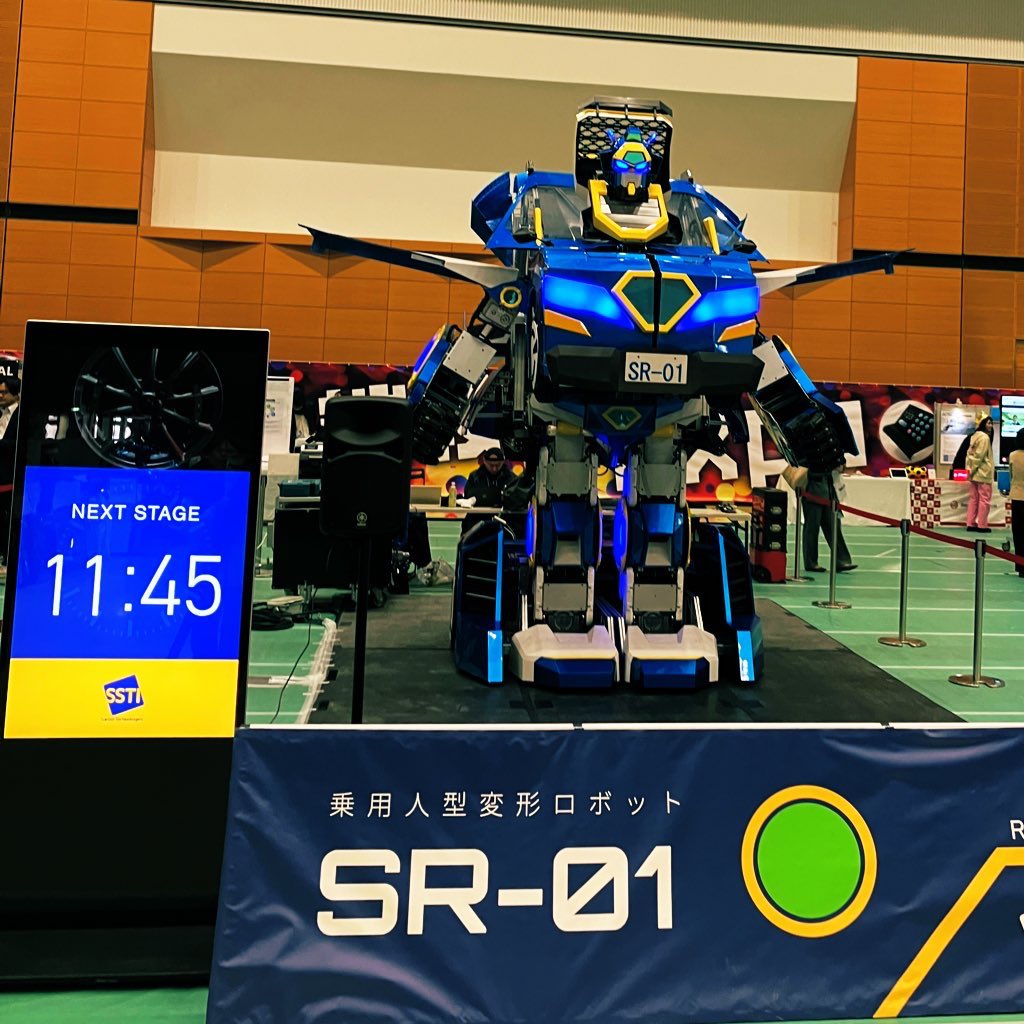 本日と明日、鳥取県は米子コンベンションセンターにて「とっとり産業未来フェス」を開催中。当社の親会社である三精テクノロジーズが変形ロボSR-01を出品しています。お近くの方はぜひお越しを！搭乗体験もできるらしい。
sangyo-mirai.jp