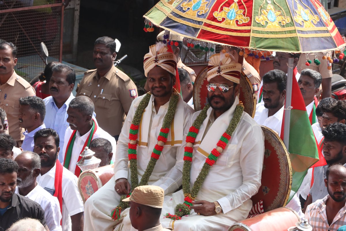 JohnPandianTMMK's tweet photo. தேவேந்திரகுல வேளாளர் சமூகத்தின் நிகழ்கால தரவான வரலாற்று  சிறப்புமிக்க கி.பி 1528 பழனி செப்புபட்டயத்தின்படி அருள்மிகு பழனி ஸ்ரீ பாலதண்டாயுதபாணி திருக்கோவிலில் "தேவேந்திரகுல வேளாளர்" சமூகத்திற்கு பாத்தியப்பட்ட 28 - ஆம் ஆண்டு தைப்பூசம் முதல் மரியாதை & மண்டகப்படி திருவிழா 06.02.2025 அன்று மிக சிறப்பாக நடைபெற்றது.

#28_ம்_ஆண்டு #வெள்ளி_விழா #பழனி #பரிவட்ட_முதல்_மரியாதை #JOHNPANDIAN #viyangopandian #தேவேந்திரகுல_வேளாளர் #TMMKParty #palanimurugantemple #palani #palanimurugan #palaniparivattam #tmmkitwing #tamilagamakkalmunnetrakazhagam