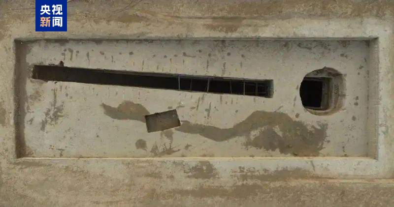 PDChinese's tweet image. 【山西呂梁地區首次發現兩座魏晉時期磚室墓葬】山西省考古研究院6日公布了山西汾陽上廟村魏晉墓M2、M5的發掘資料。這兩座魏晉時期的磚室墓為呂梁地區首次發現，對研究該地區墓葬形制演變、魏晉北朝墓葬地域特點等具有重要意義。M2、M5都為帶長斜坡墓道的磚室墓，主室平面弧邊方形，墓道有台階狀收縮。