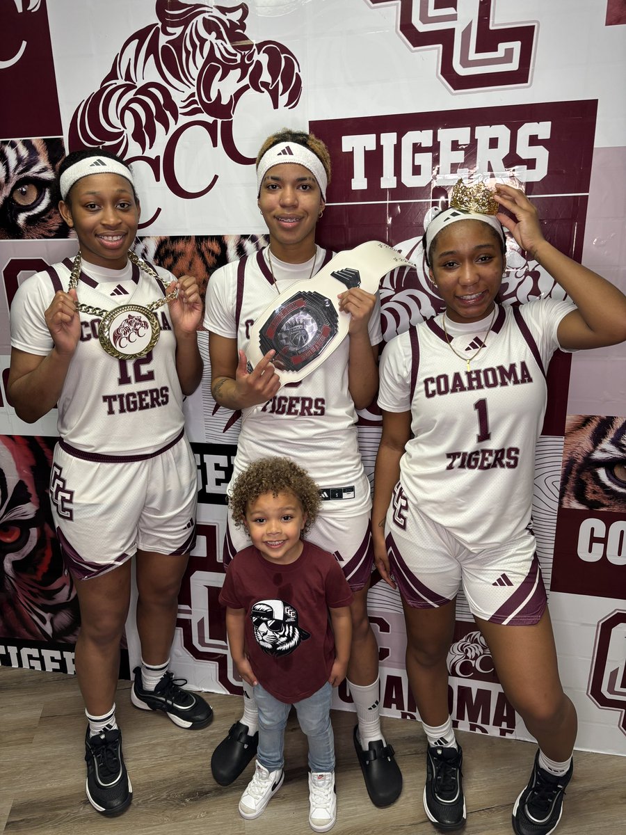 CCC Women’s Bball (@cccladyhoops) on Twitter photo 🚨🏀POST GAME AWARDS🏀🚨
❤️ X-Factor: <a href="/thereal_kamil/">kamil washum</a>
🐅 Heart of a Lady Tiger: <a href="/caylamyers15/">cayla myers</a>
🙏🏾 Dawg of the Game: <a href="/jamaicayoung_12/">Jamaica Young</a> 🚨🏀POST GAME AWARDS🏀🚨
❤️ X-Factor: <a href="/thereal_kamil/">kamil washum</a>
🐅 Heart of a Lady Tiger: <a href="/caylamyers15/">cayla myers</a>
🙏🏾 Dawg of the Game: <a href="/jamaicayoung_12/">Jamaica Young</a>