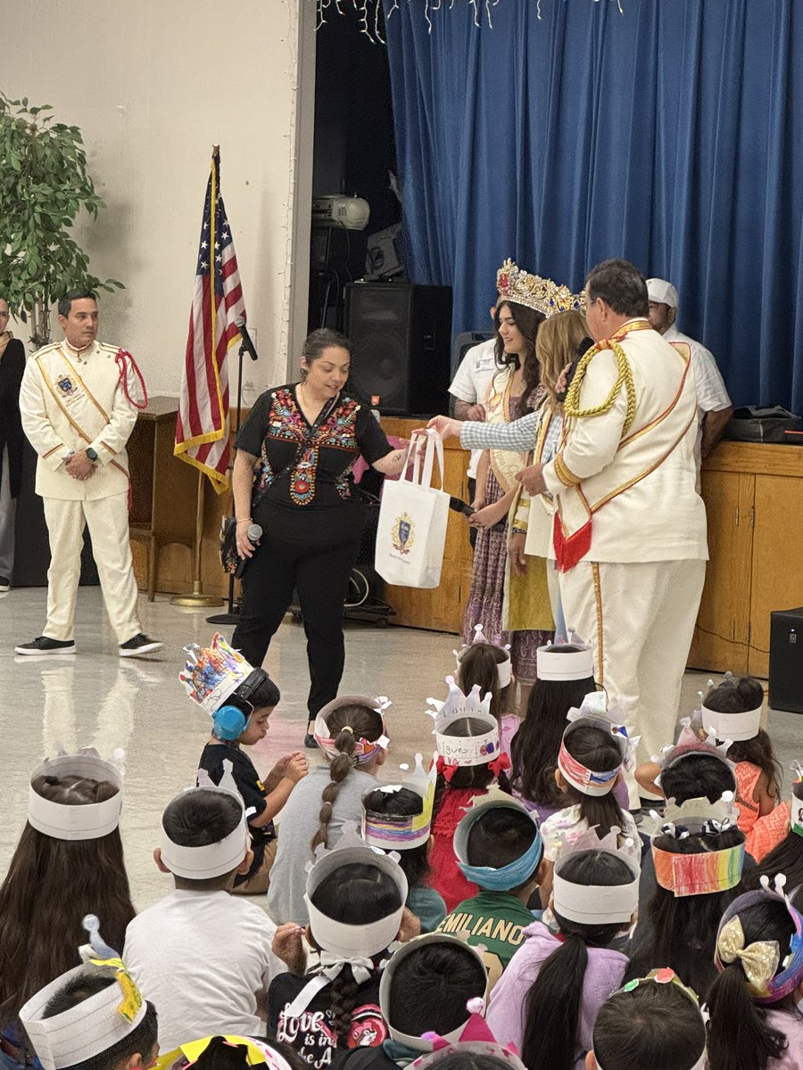 Diana Vargas (@mrsdianavargas) on Twitter photo Rey Feo 76 Fabián Castillo Sr. came for a visit to speak to our HBG Mighty Eagles about the importance of education and scholarships. We appreciate your dedication to our San Antonio area students, teachers and our very own Counselor Mrs. Bilano! <a href="/HBGElementary/">Henry B. Gonzalez Elementary School</a> <a href="/HBG_Counselor/">HBG Counselor V. Bilano</a> Rey Feo 76 Fabián Castillo Sr. came for a visit to speak to our HBG Mighty Eagles about the importance of education and scholarships. We appreciate your dedication to our San Antonio area students, teachers and our very own Counselor Mrs. Bilano! <a href="/HBGElementary/">Henry B. Gonzalez Elementary School</a> <a href="/HBG_Counselor/">HBG Counselor V. Bilano</a>