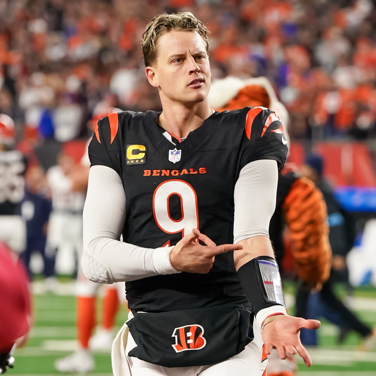 BleacherReport's tweet photo. Joe Burrow wins Comeback Player of the Year for the second time in his career 🏆🏆 https://t.co/EUZUN7z4Jf