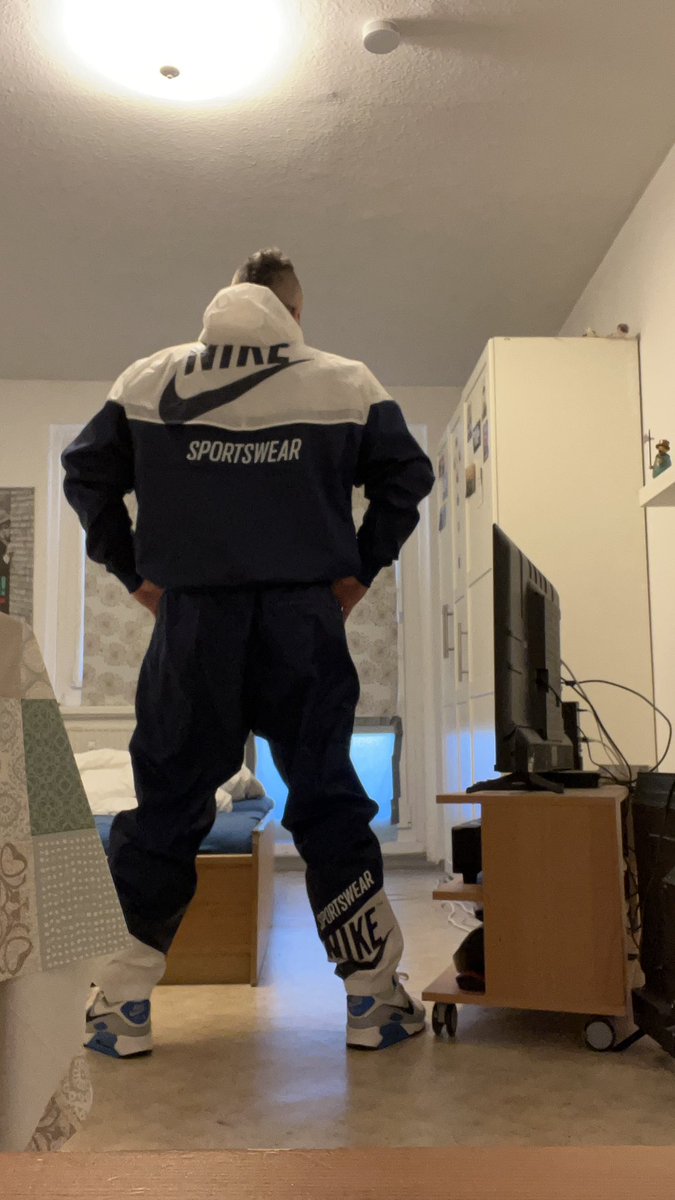 Geiler neuer Nike tracksuit