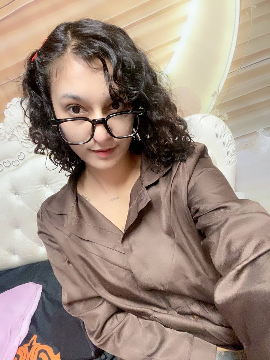 Hi friends how is my  new  look 👋🏻🤓