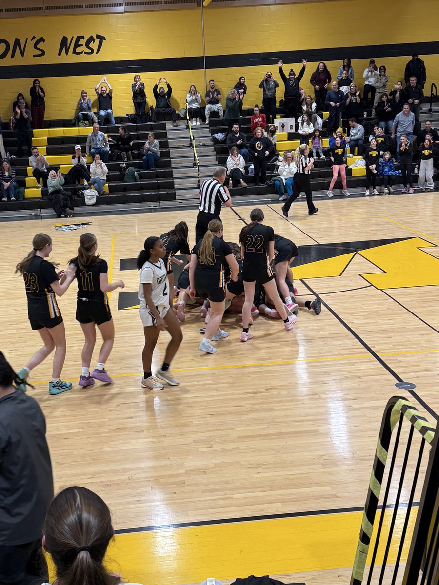 C_Famelio's tweet image. Awesome game tonight @MonRegHS Congrats Seniors  and @CoachLAF