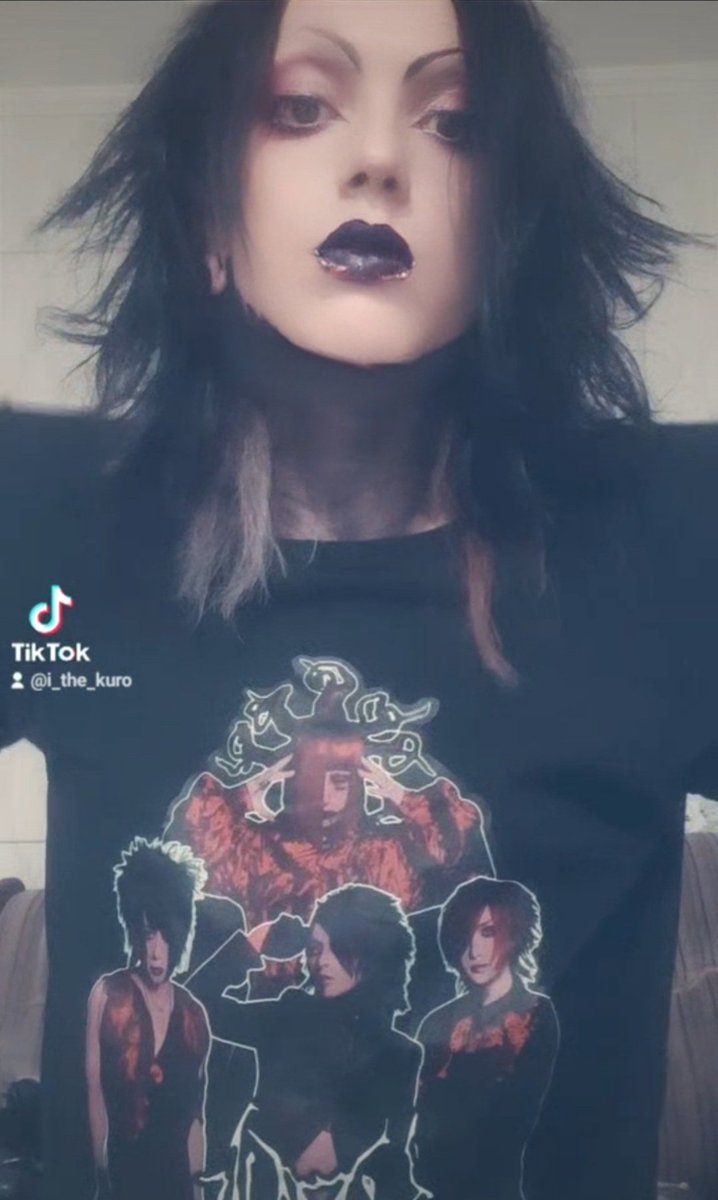 CoreKuro's tweet image. My favorite shirt 🖤